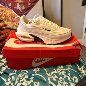 Women’s Nike Air Max Portal - size 10.5